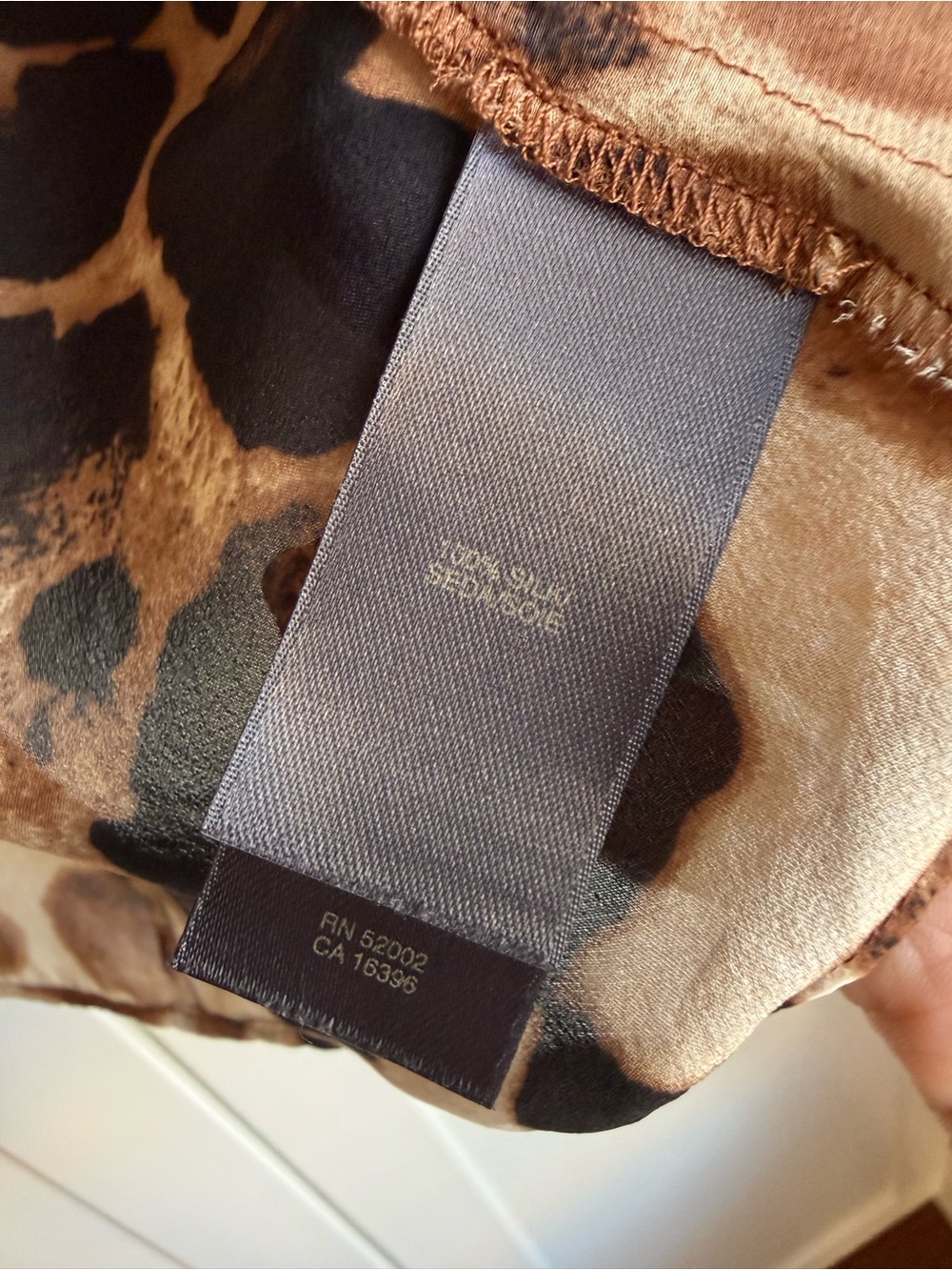 Liz Claiborne 100% Silk Giraffe Animal Print Tie Neck Blouse Brown Black M - Picture 9 of 10